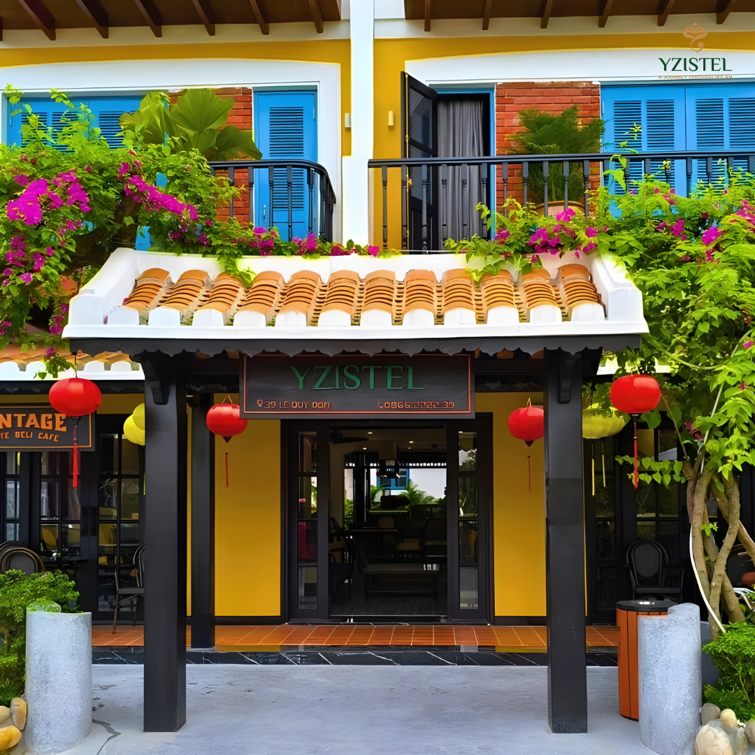 Cổng chính khách sạn Yzistel Hoi An với giàn hoa giấy rực rỡ