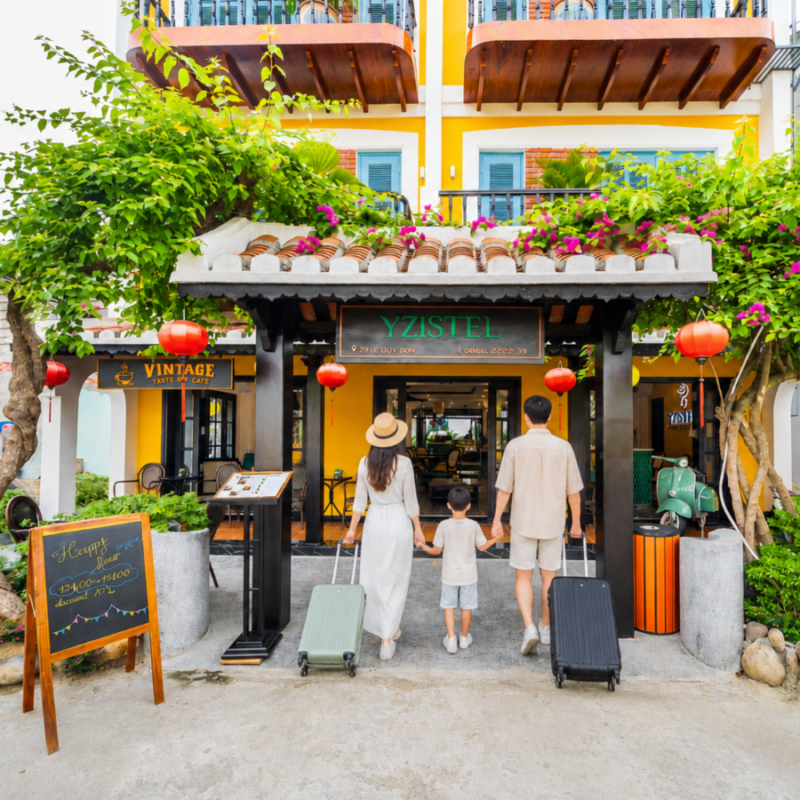khách sạn boutique Hội An, khách sạn trong phố cổ Hội An, khách sạn phong cách Đông Dương ở Hội An, khách sạn ở Hội An có quán cà phê, khách sạn ở Hội An gần Chùa Cầu, khách sạn trung tâm Hội An, khách sạn ở Hội An có ban công, khách sạn phong cách ở Hội An, trải nghiệm lưu trú độc đáo ở Hội An, chỗ ở boutique tốt nhất tại Hội An