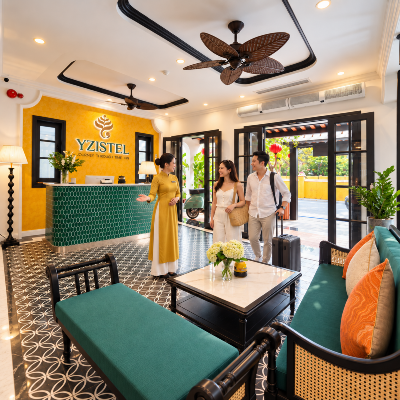 khách sạn boutique Hội An, khách sạn trong phố cổ Hội An, khách sạn phong cách Đông Dương ở Hội An, khách sạn ở Hội An có quán cà phê, khách sạn ở Hội An gần Chùa Cầu, khách sạn trung tâm Hội An, khách sạn ở Hội An có ban công, khách sạn phong cách ở Hội An, trải nghiệm lưu trú độc đáo ở Hội An, chỗ ở boutique tốt nhất tại Hội An, Yzistel Hoi An